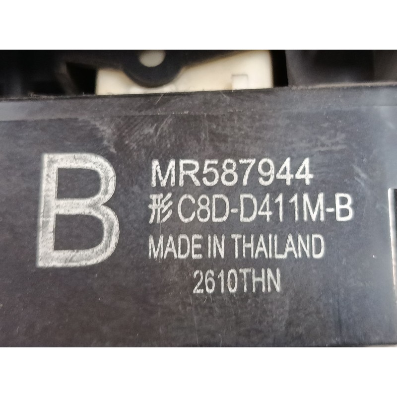 Recambio de mando elevalunas delantero derecho para mitsubishi colt vi (z3_a, z2_a) 1.3 (z21a) referencia OEM IAM MR587944  