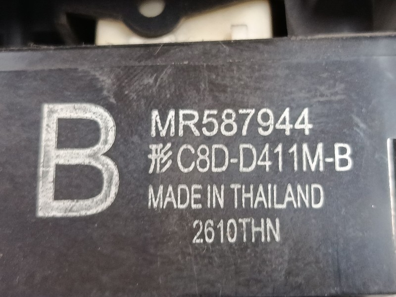 Recambio de mando elevalunas delantero derecho para mitsubishi colt vi (z3_a, z2_a) 1.3 (z21a) referencia OEM IAM MR587944  