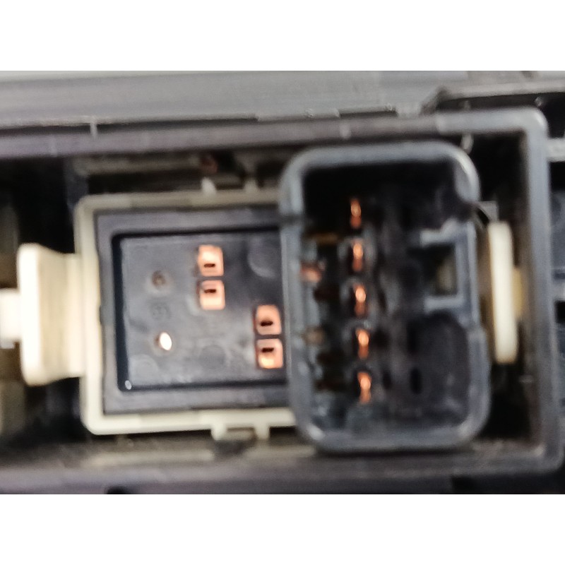 Recambio de mando elevalunas delantero derecho para mitsubishi colt vi (z3_a, z2_a) 1.3 (z21a) referencia OEM IAM MR587944  