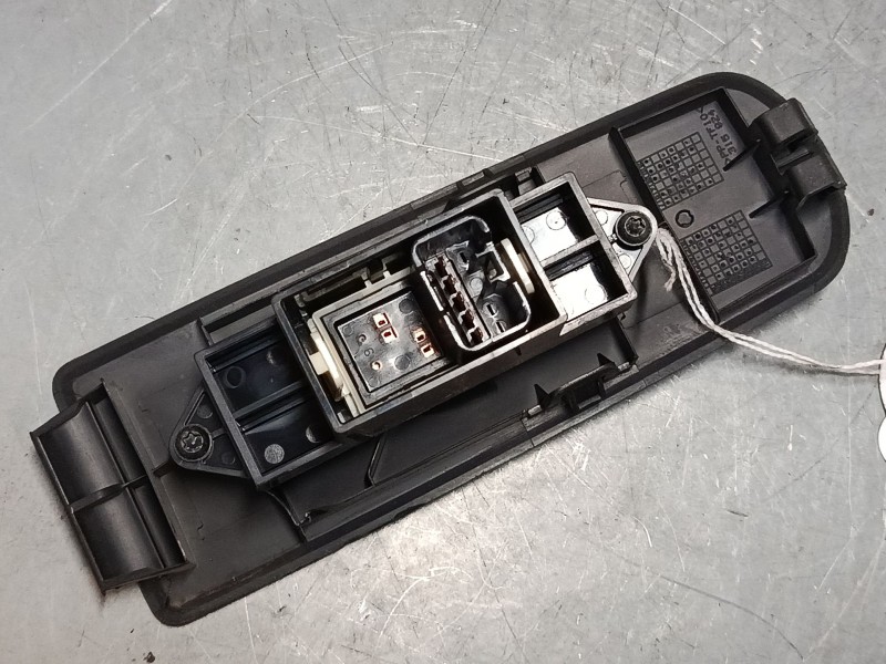 Recambio de mando elevalunas delantero derecho para mitsubishi colt vi (z3_a, z2_a) 1.3 (z21a) referencia OEM IAM MR587944  