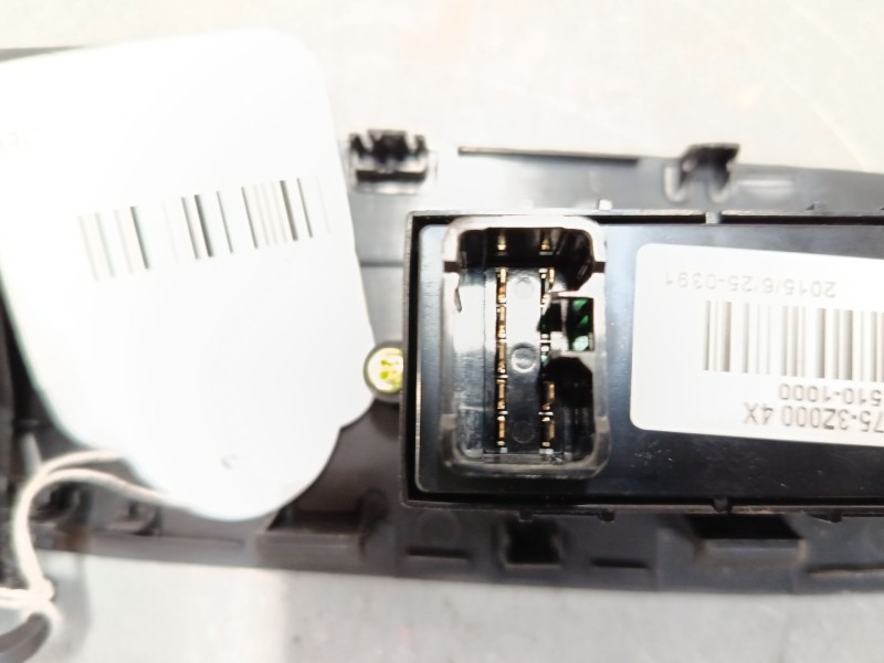 Recambio de mando elevalunas delantero derecho para hyundai i40 i (vf) 1.7 crdi referencia OEM IAM   