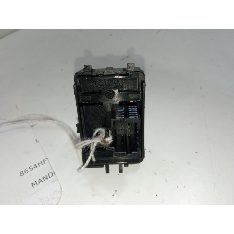 Recambio de mando elevalunas trasero derecho para renault laguna iii grandtour (kt0/1) 1.5 dci (kt0a, kt0r, kt02) referencia OEM