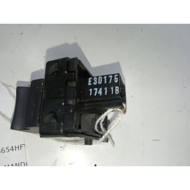 Recambio de mando elevalunas trasero derecho para renault laguna iii grandtour (kt0/1) 1.5 dci (kt0a, kt0r, kt02) referencia OEM