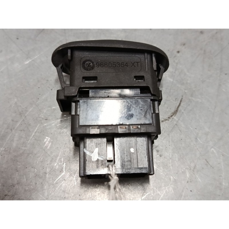 Recambio de mando elevalunas delantero derecho para citroën c3 i (fc_, fn_) 1.4 hdi referencia OEM IAM 96605364XT  