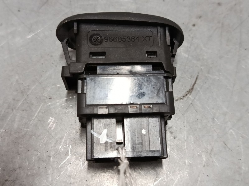 Recambio de mando elevalunas delantero derecho para citroën c3 i (fc_, fn_) 1.4 hdi referencia OEM IAM 96605364XT  