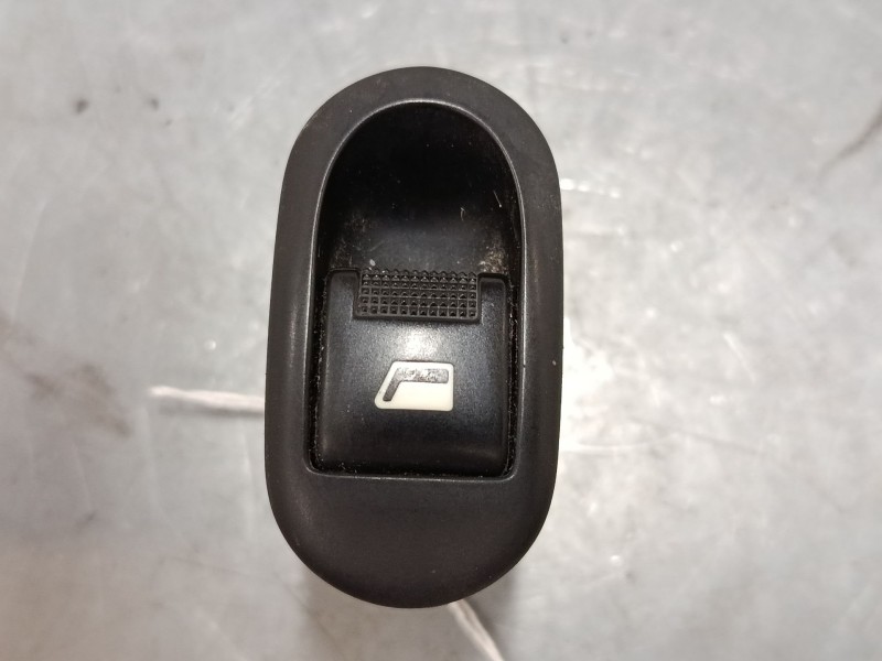 Recambio de mando elevalunas delantero derecho para citroën c3 i (fc_, fn_) 1.4 hdi referencia OEM IAM 96605364XT  