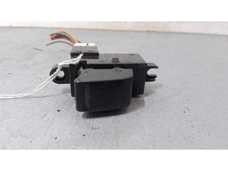 Recambio de mando elevalunas trasero derecho para nissan primera hatchback (p12) 1.6 referencia OEM IAM   