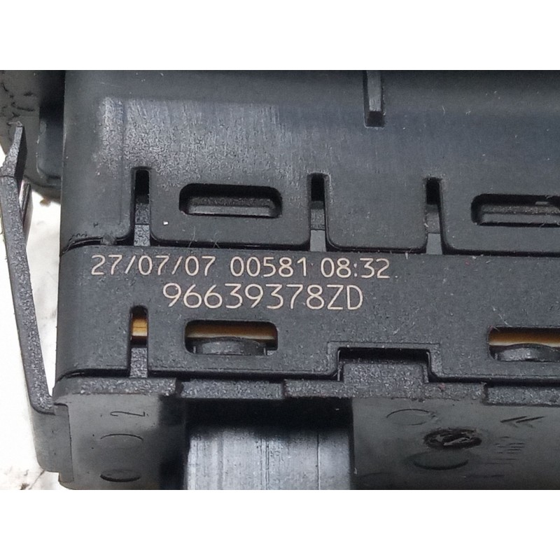 Recambio de mando elevalunas trasero derecho para citroën c4 grand picasso i (ua_) 2.0 hdi 138 referencia OEM IAM 96639378ZD  