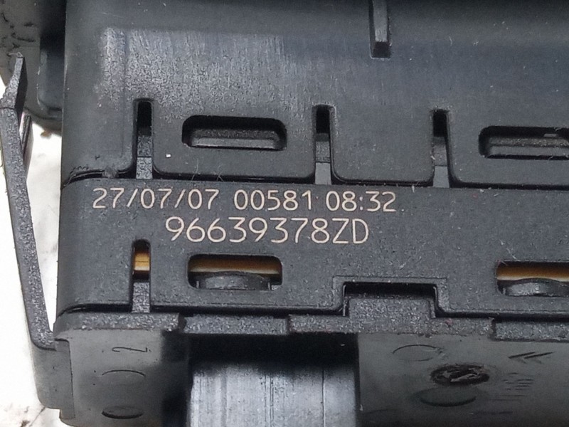 Recambio de mando elevalunas trasero derecho para citroën c4 grand picasso i (ua_) 2.0 hdi 138 referencia OEM IAM 96639378ZD  