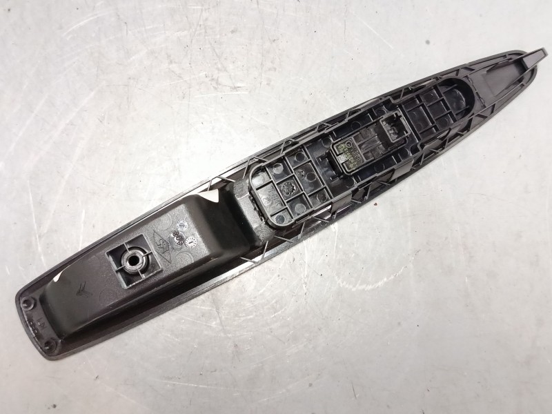 Recambio de mando elevalunas delantero derecho para citroën c4 coupé (la_) 1.6 hdi referencia OEM IAM 61465677  