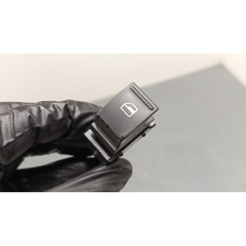 Recambio de mando elevalunas trasero derecho para volkswagen golf plus v (5m1, 521) 1.9 tdi referencia OEM IAM 7L69598558  