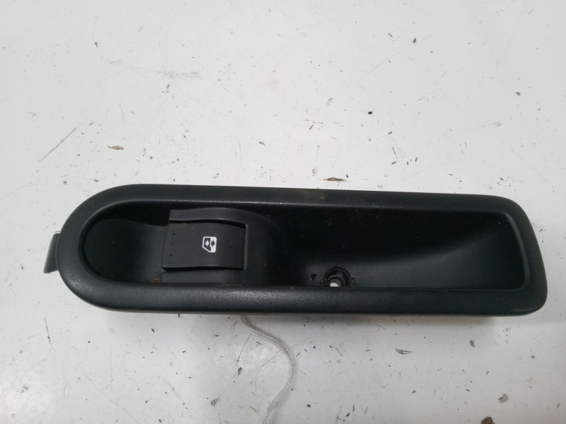 Recambio de mando elevalunas trasero derecho para renault grand scénic ii (jm0/1_) 1.9 dci (jm14) referencia OEM IAM 156015870  