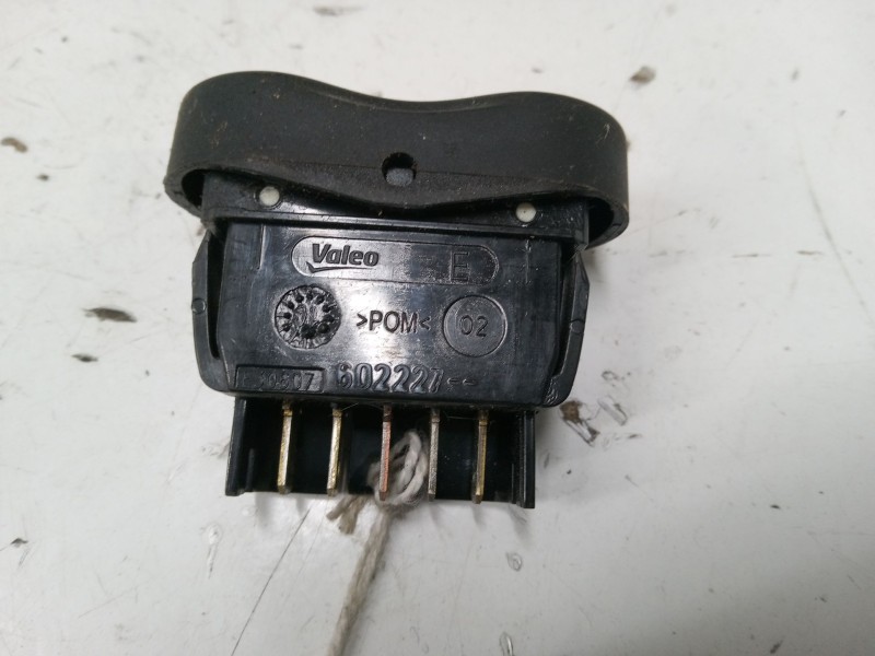 Recambio de mando elevalunas delantero derecho para dacia duster (hs_) 1.5 dci 4x4 referencia OEM IAM 602227  