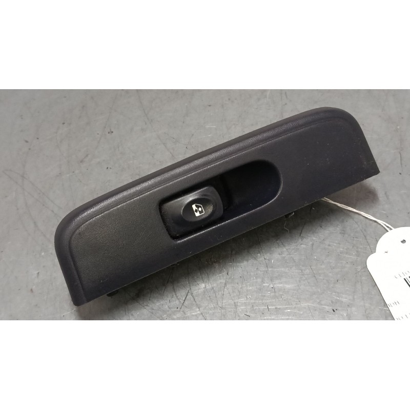 Recambio de mando elevalunas delantero derecho para renault clio ii (bb_, cb_) 1.4 (b/cb0c, b/cb0s) referencia OEM IAM RP3117416