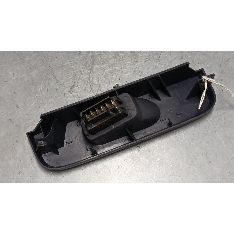 Recambio de mando elevalunas delantero derecho para renault clio ii (bb_, cb_) 1.4 (b/cb0c, b/cb0s) referencia OEM IAM RP3117416