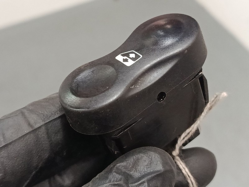 Recambio de mando elevalunas delantero derecho para dacia sandero (bs_) 1.2 16v referencia OEM IAM   