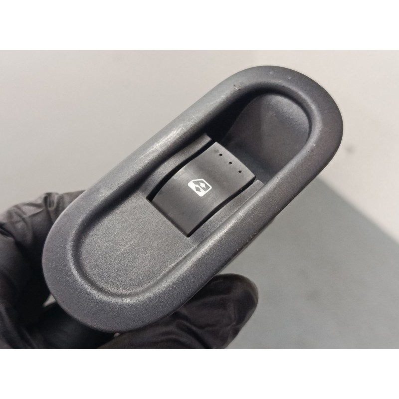 Recambio de mando elevalunas trasero derecho para renault kangoo / grand kangoo ii (kw0/1_) 1.5 dci 85 (kw0k, kw0l, kw0b) refere
