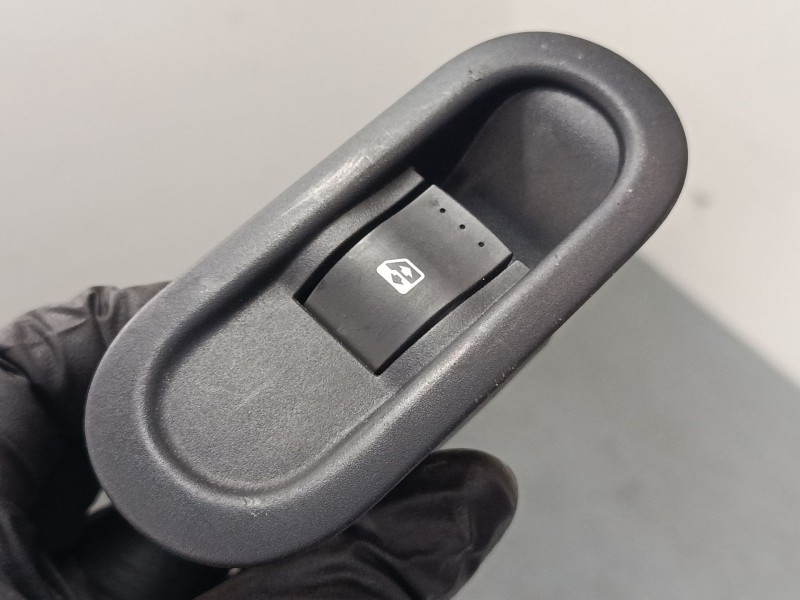Recambio de mando elevalunas trasero derecho para renault kangoo / grand kangoo ii (kw0/1_) 1.5 dci 85 (kw0k, kw0l, kw0b) refere