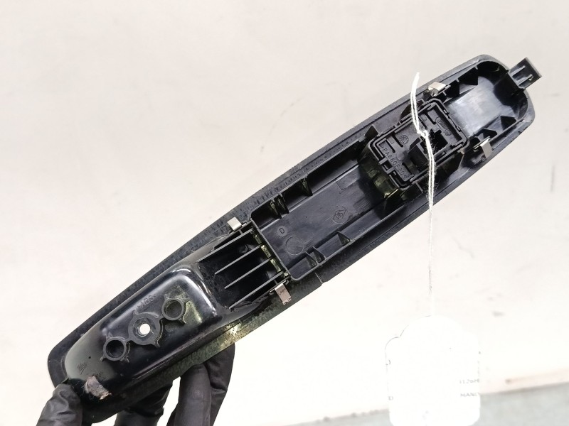 Recambio de mando elevalunas delantero derecho para renault grand scénic iii (jz0/1_) 2.0 dci (jz0y) referencia OEM IAM PA66GF20