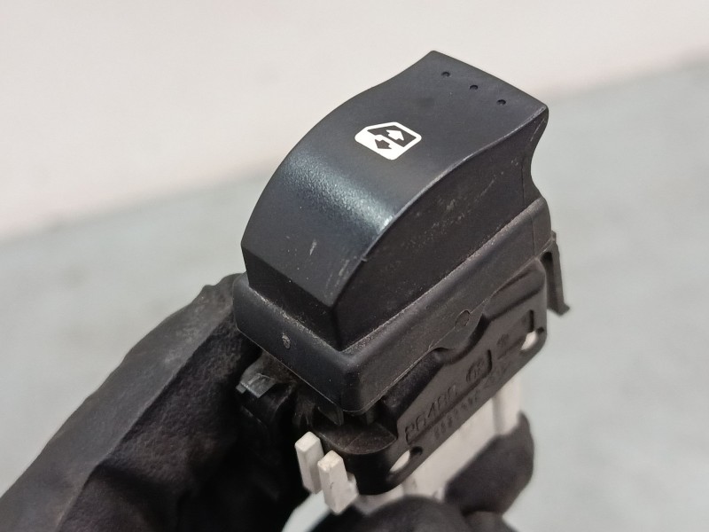 Recambio de mando elevalunas delantero derecho para renault clio ii (bb_, cb_) 1.2 (bb0a, bb0f, bb10, bb1k, bb28, bb2d, bb2h, cb