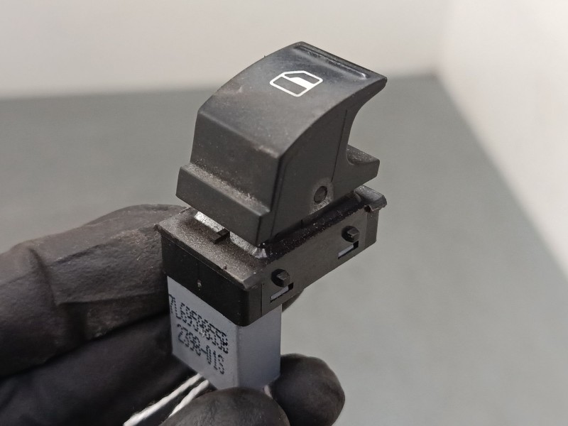 Recambio de mando elevalunas delantero derecho para seat ibiza iv sc (6j1, 6p5) 1.4 referencia OEM IAM 7L69598558  
