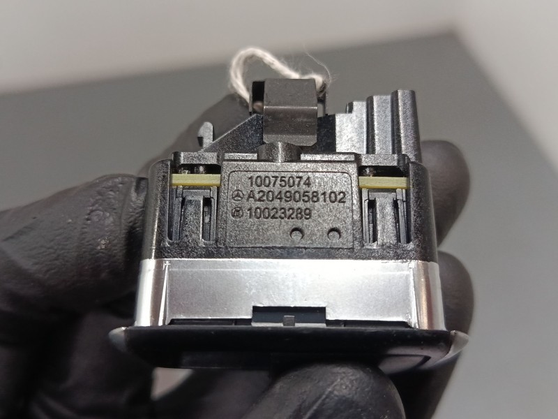 Recambio de mando elevalunas delantero derecho para mercedes-benz clase a (w176) a 220 d (176.003) referencia OEM IAM A204905810