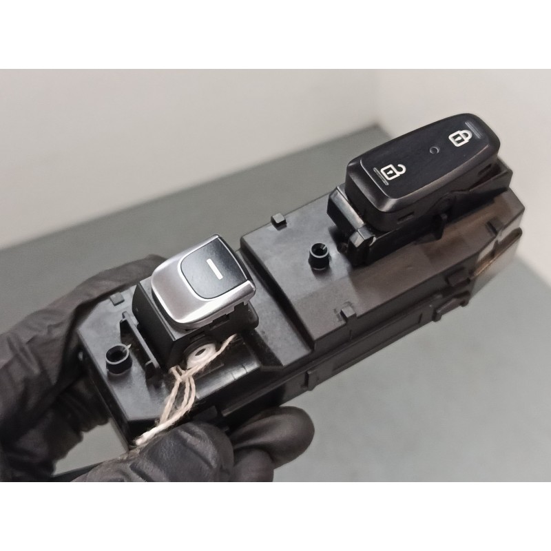 Recambio de mando elevalunas delantero derecho para kia sportage iv (ql, qle) 1.7 crdi referencia OEM IAM 93575-F1000  