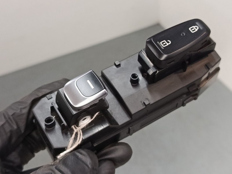 Recambio de mando elevalunas delantero derecho para kia sportage iv (ql, qle) 1.7 crdi referencia OEM IAM 93575-F1000  