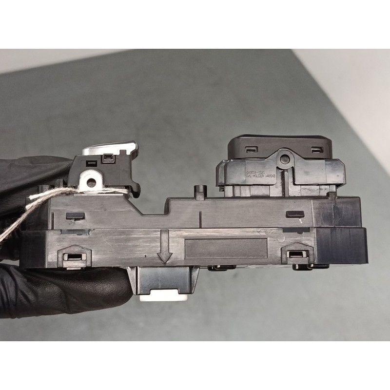 Recambio de mando elevalunas delantero derecho para kia sportage iv (ql, qle) 1.7 crdi referencia OEM IAM 93575-F1000  