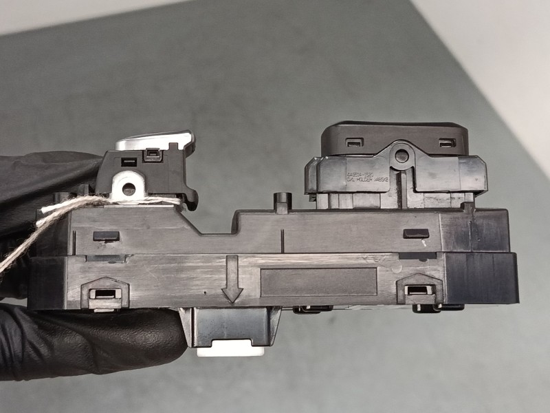 Recambio de mando elevalunas delantero derecho para kia sportage iv (ql, qle) 1.7 crdi referencia OEM IAM 93575-F1000  