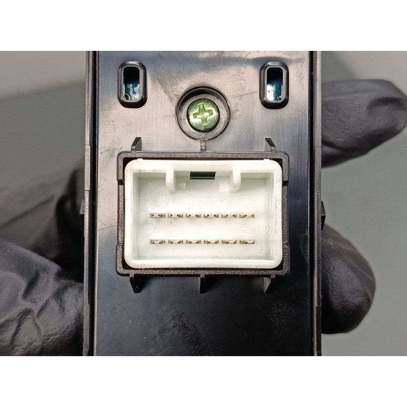 Recambio de mando elevalunas delantero derecho para kia sportage iv (ql, qle) 1.7 crdi referencia OEM IAM 93575-F1000  