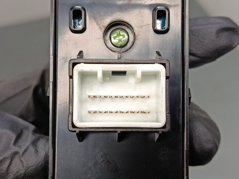 Recambio de mando elevalunas delantero derecho para kia sportage iv (ql, qle) 1.7 crdi referencia OEM IAM 93575-F1000  