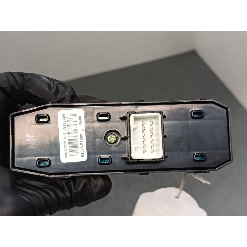 Recambio de mando elevalunas delantero derecho para kia sportage iv (ql, qle) 1.7 crdi referencia OEM IAM 93575-F1000  