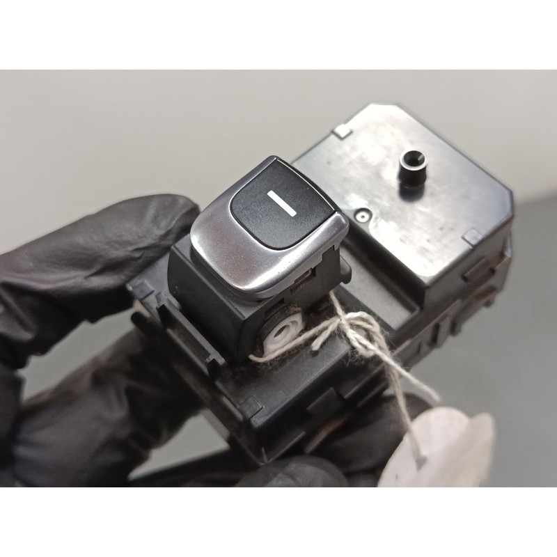 Recambio de mando elevalunas trasero derecho para kia sportage iv (ql, qle) 1.7 crdi referencia OEM IAM   