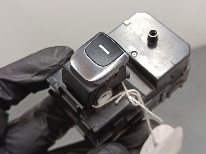 Recambio de mando elevalunas trasero derecho para kia sportage iv (ql, qle) 1.7 crdi referencia OEM IAM   