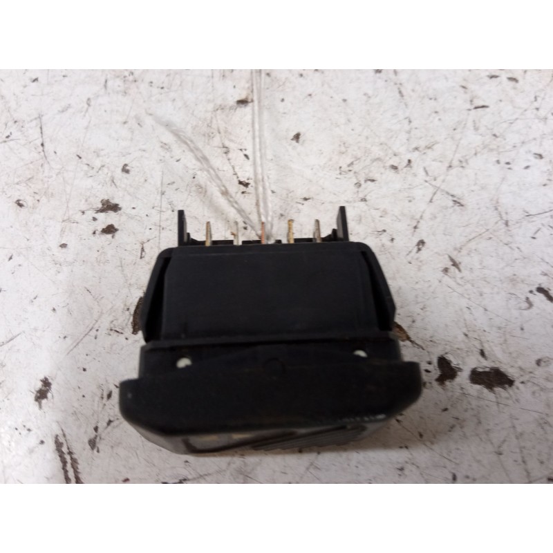 Recambio de mando elevalunas delantero derecho para renault clio i (b/c57_, 5/357_) 1.2 (5/357y, 5/357k) referencia OEM IAM   