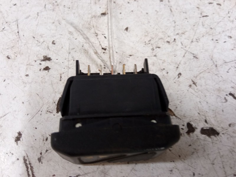 Recambio de mando elevalunas delantero derecho para renault clio i (b/c57_, 5/357_) 1.2 (5/357y, 5/357k) referencia OEM IAM   