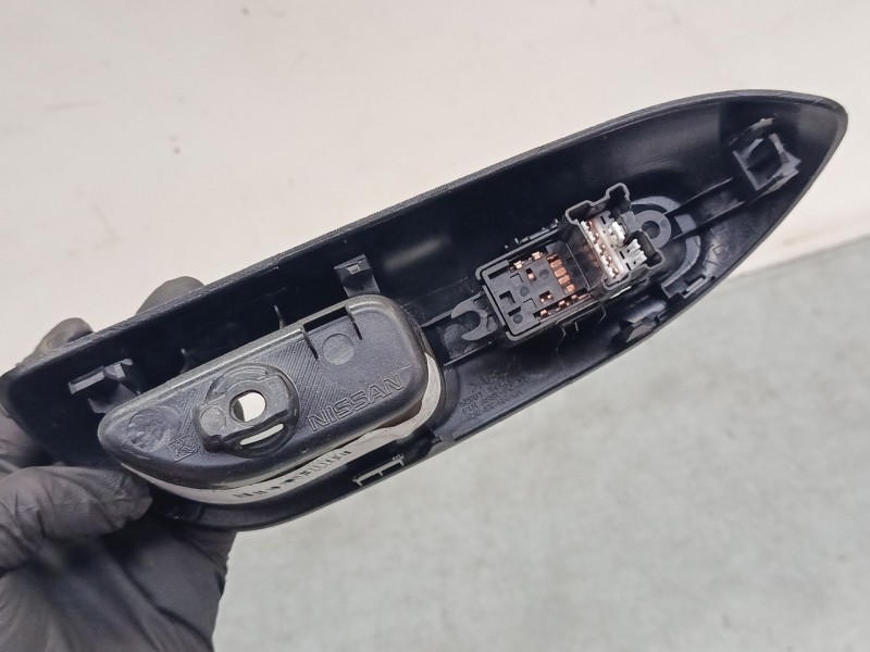 Recambio de mando elevalunas trasero izquierdo para nissan juke (f15) 1.2 dig-t referencia OEM IAM 829611KA2A  