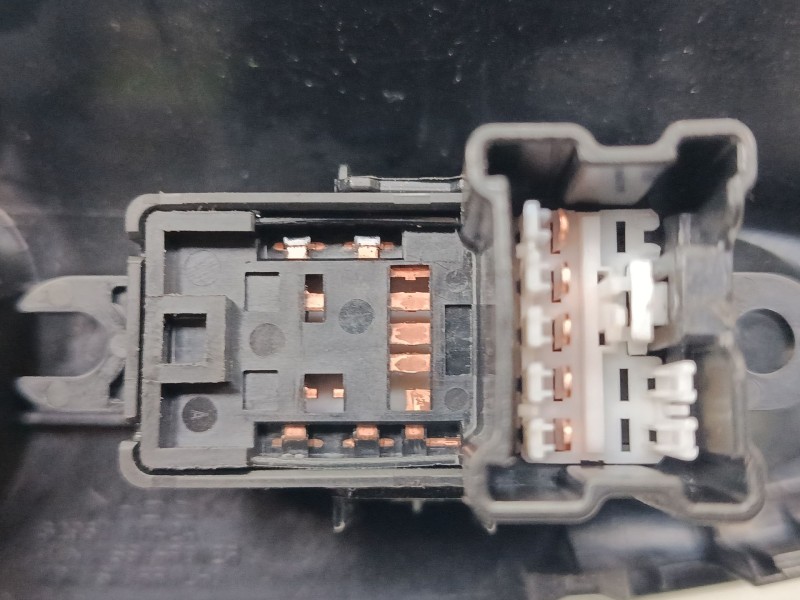 Recambio de mando elevalunas trasero izquierdo para nissan juke (f15) 1.2 dig-t referencia OEM IAM 829611KA2A  