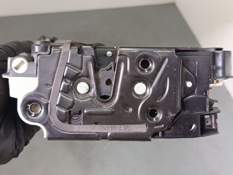 Recambio de cerradura puerta trasera izquierda para volkswagen polo v (6r1, 6c1) 1.2 tdi referencia OEM IAM 6R4839016A  