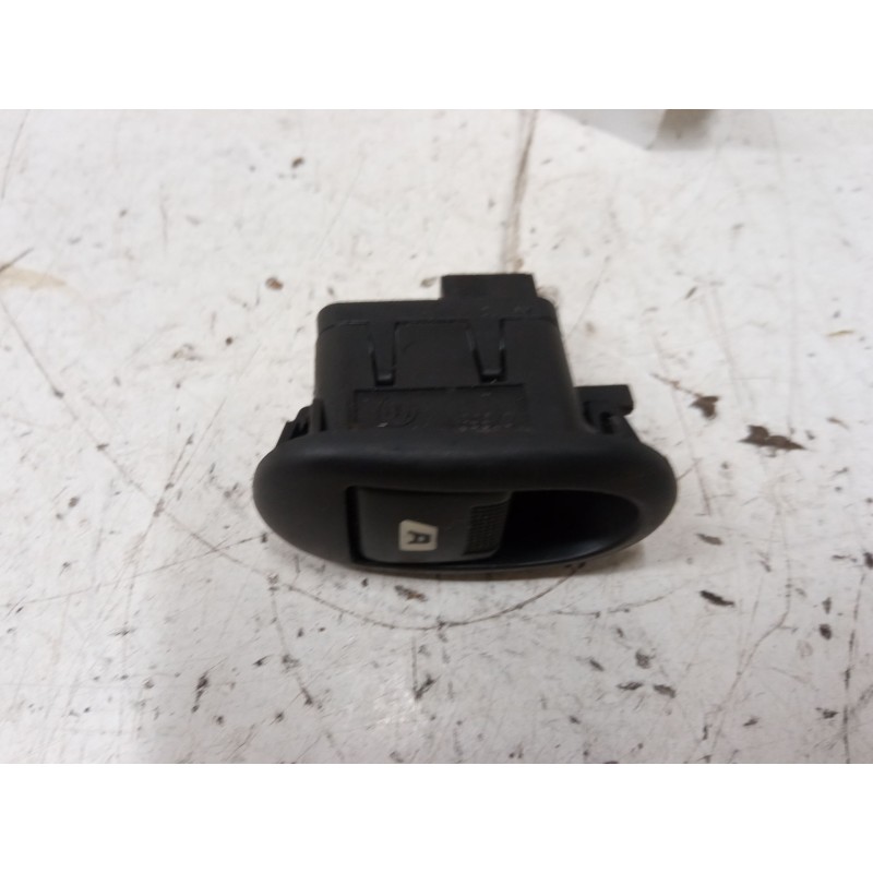 Recambio de mando elevalunas delantero izquierdo para citroën c3 i (fc_, fn_) 1.4 hdi referencia OEM IAM 96401469XT  