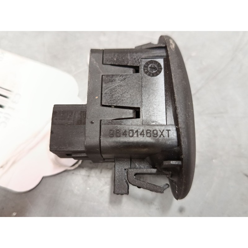 Recambio de mando elevalunas delantero izquierdo para citroën c3 i (fc_, fn_) 1.4 hdi referencia OEM IAM 96401469XT  