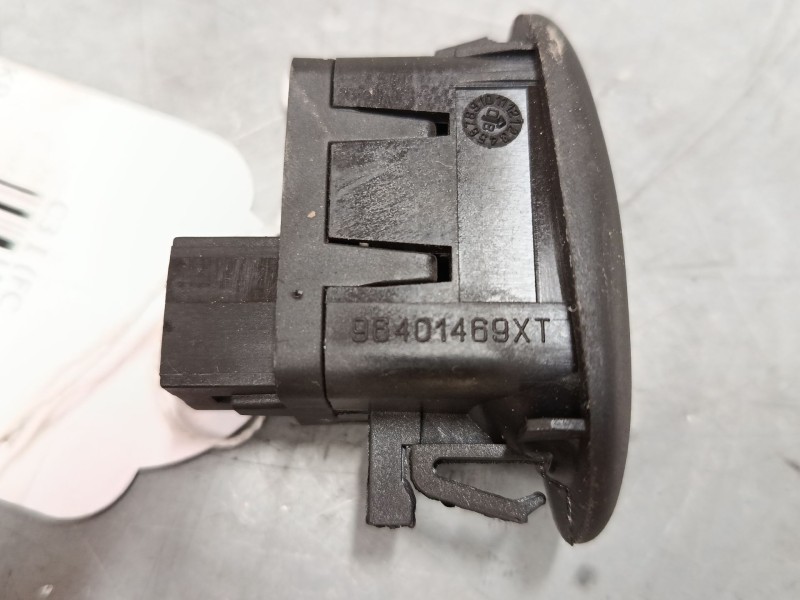 Recambio de mando elevalunas delantero izquierdo para citroën c3 i (fc_, fn_) 1.4 hdi referencia OEM IAM 96401469XT  