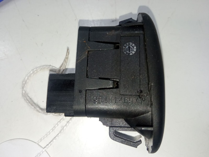 Recambio de mando elevalunas delantero izquierdo para citroën c3 i (fc_, fn_) 1.4 i referencia OEM IAM 96401469XT  