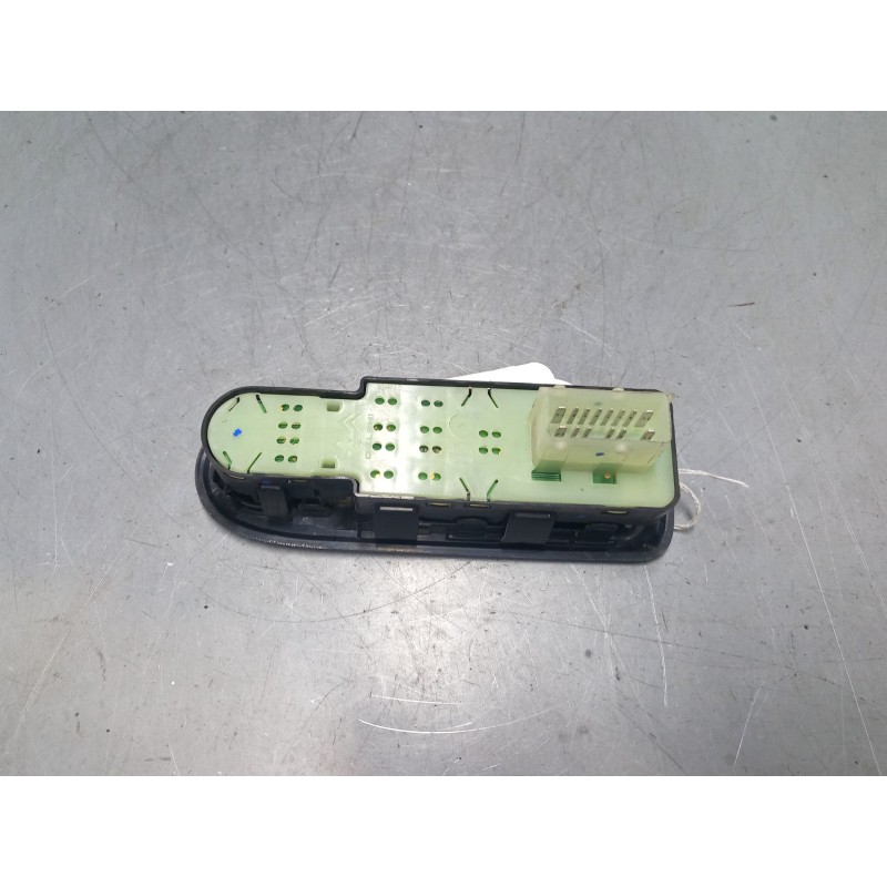 Recambio de mando elevalunas delantero izquierdo para citroën c3 ii (sc_) 1.4 hdi 70 (sc8hzc, sc8hr0, sc8hp4) referencia OEM IAM