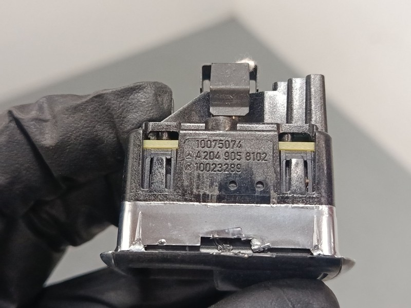 Recambio de mando elevalunas trasero izquierdo para mercedes-benz clase a (w176) a 220 d (176.003) referencia OEM IAM A204905810