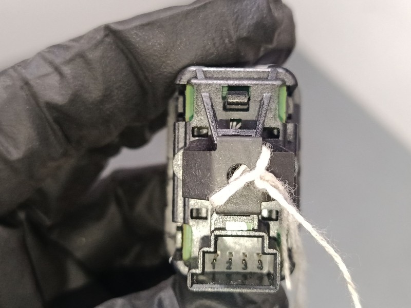 Recambio de mando elevalunas trasero izquierdo para mercedes-benz clase a (w176) a 220 d (176.003) referencia OEM IAM A204905810