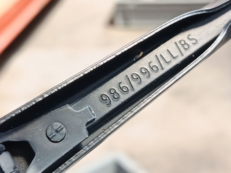 Recambio de brazo limpia delantero derecho para porsche cayman (987) s 3.4 referencia OEM IAM 99662802801  