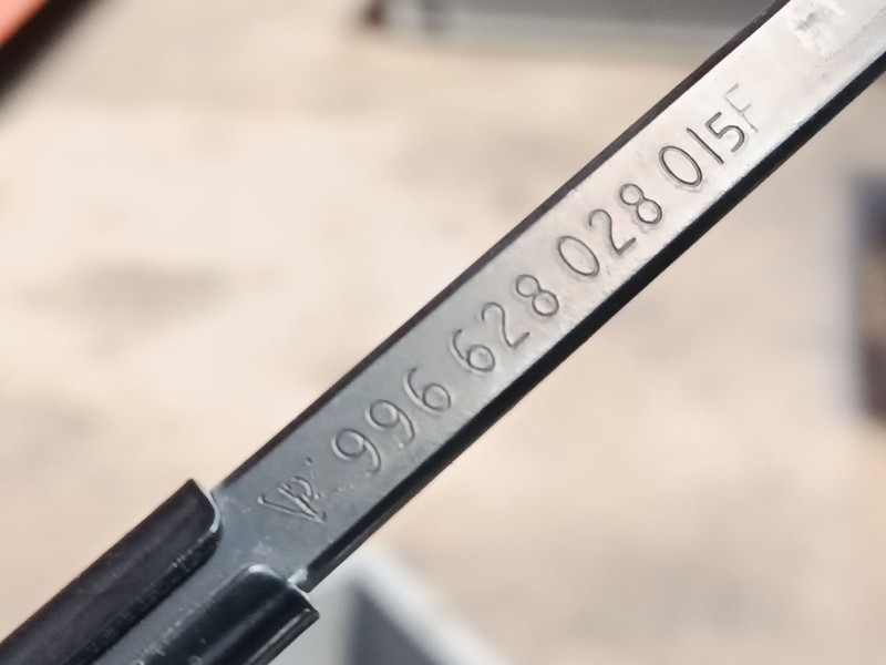 Recambio de brazo limpia delantero derecho para porsche cayman (987) s 3.4 referencia OEM IAM 99662802801  