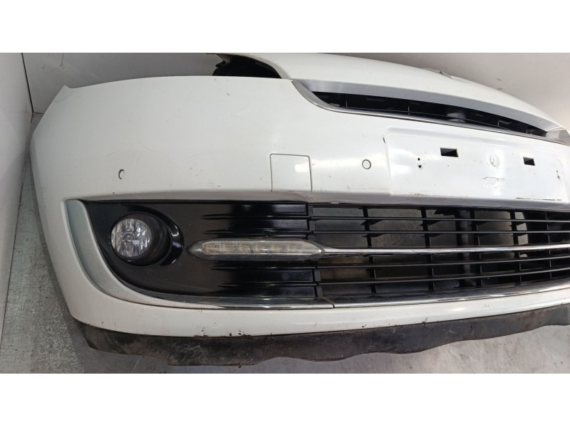 Recambio de paragolpes delantero para renault grand scénic iii (jz0/1_) 2.0 dci (jz0y) referencia OEM IAM   